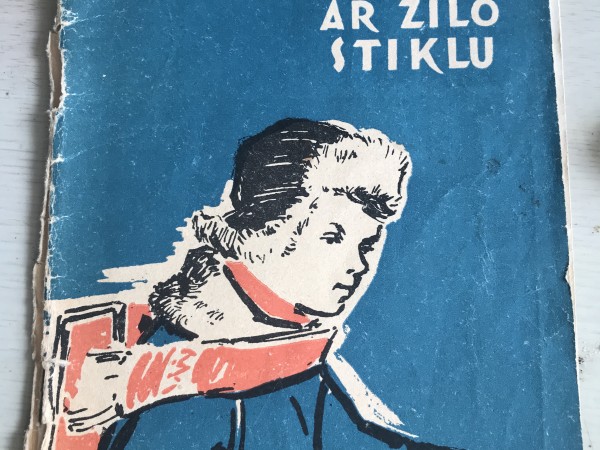 Cepure ar zilo stiklu