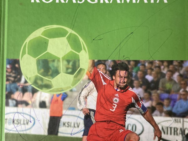 Futbola tiesneša rokasgrāmata