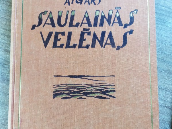 Saulainās velēnas