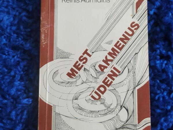 Mest akmeņus ūdenī