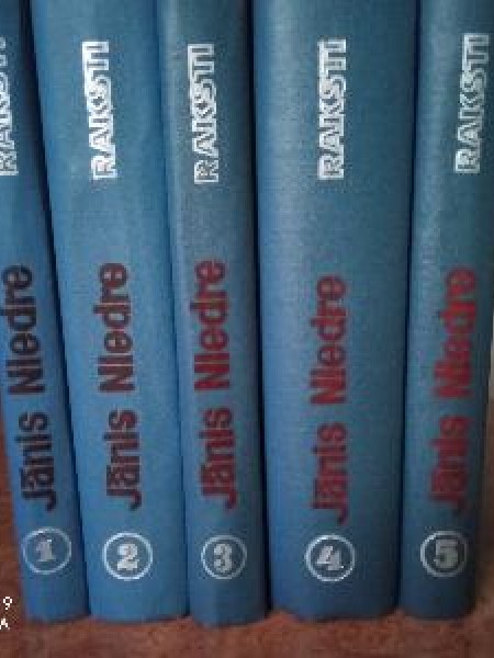 Raksti piecos sējumos