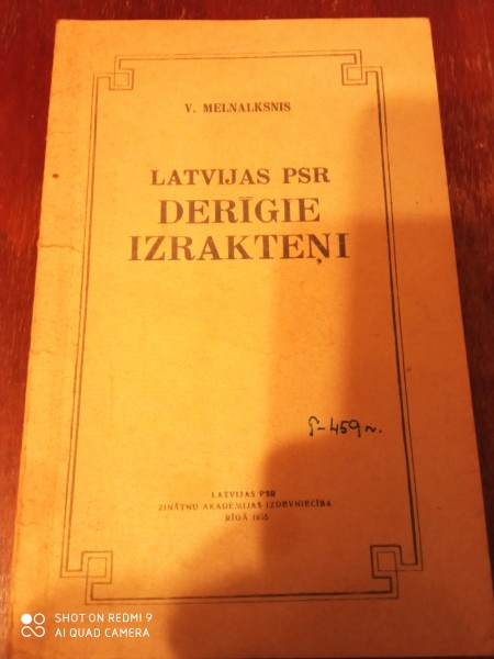 Latvijas P S R  derīgie izrakteņi