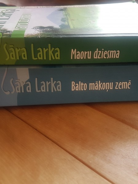 Maoru dziesma un Balto mākoņu zeme