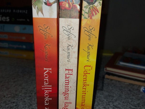 Koraļļkoka zemē, Flamingo lagūna,  ūdenskrituma dziesma