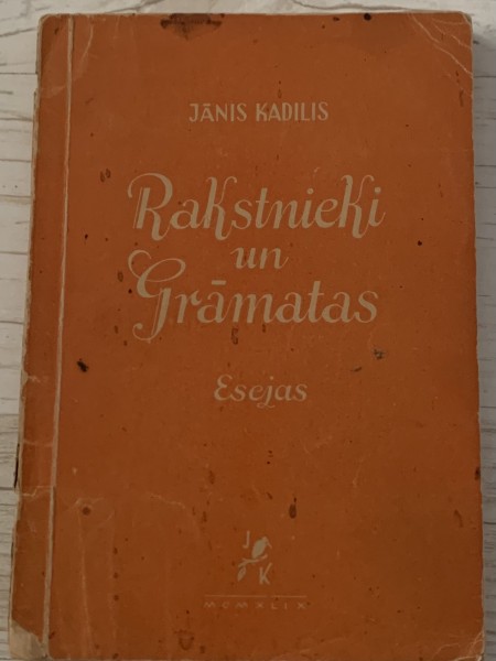 Rakstnieki un grāmatas