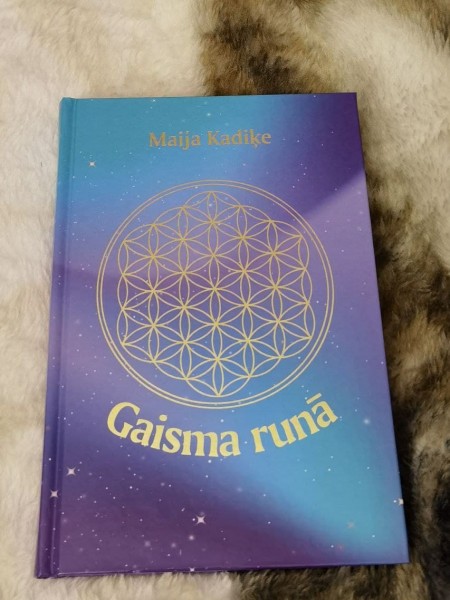 Gaisma runā