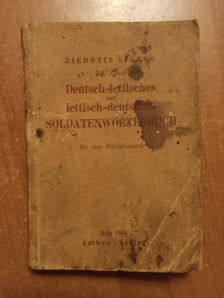 Vāciski-latviska un latviski-vāciska karavīra vārdnīca lietošanai frontē / Deutsch-lettisches und le