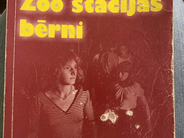 Mēs-zoo stacijas bērni