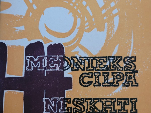 Mednieks cilpā. Neskati vīru no cepures