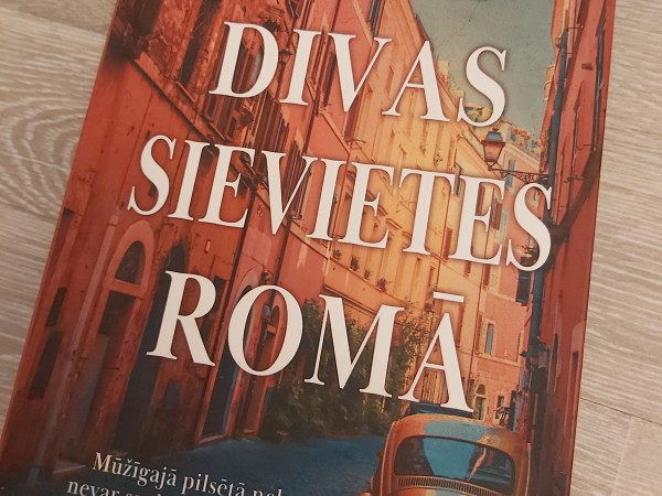 Divas sievietes Romā