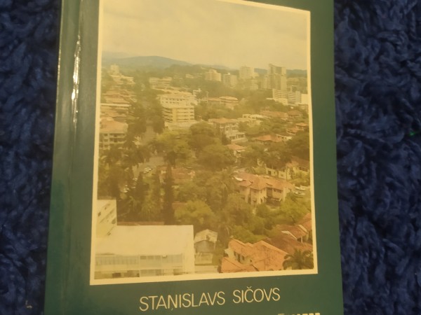 Zeme starp diviem okeāniem