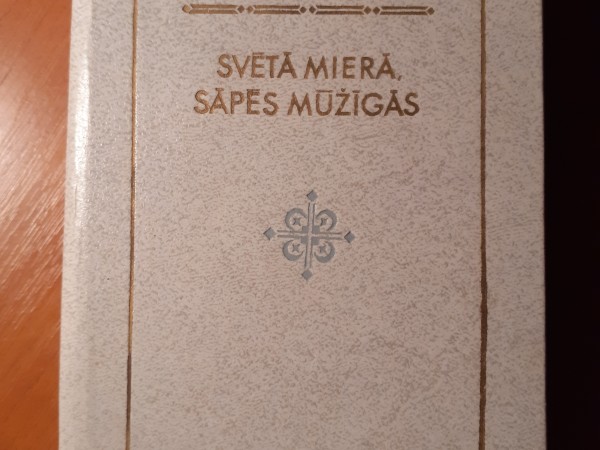 Svētā mierā, sāpēs mūžīgās.