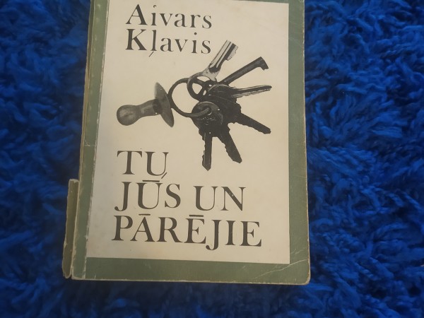 Tu, jūs un pārējie