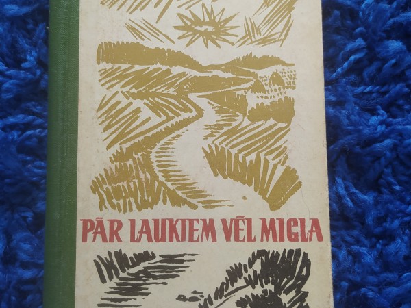 Pār laukiem vēl migla