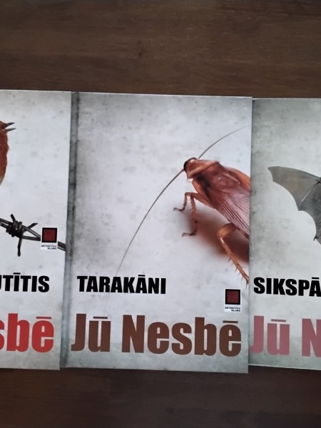 Sarkankrūtītis / Tarakāni / Sikspārnis