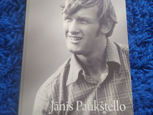 Jānis Paukštello Tintē, bet balts