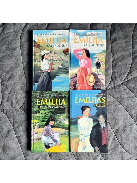 Emīlija no Jaunā mēness 2. daļa, Emīlija kāpj augšup 1. un 2. daļa, Emīlijas ceļš