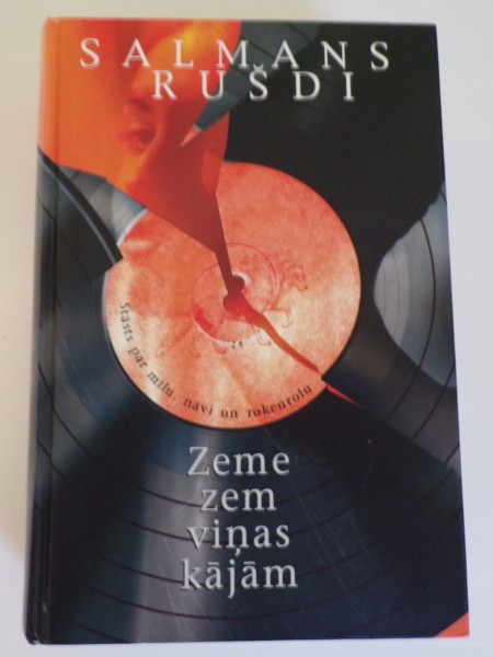 Zeme zem viņas kājām