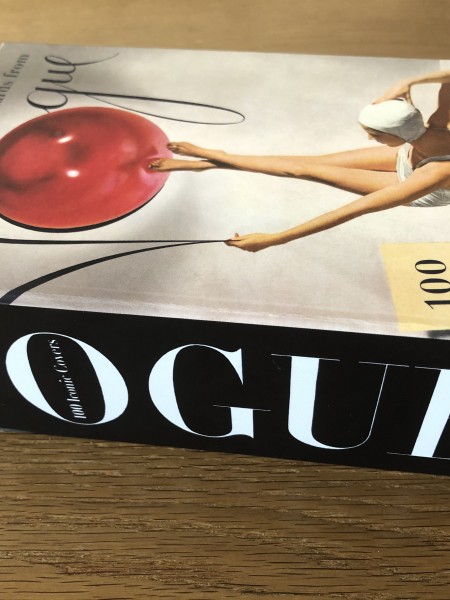 Postcards from Vogue: 100 Iconic Covers