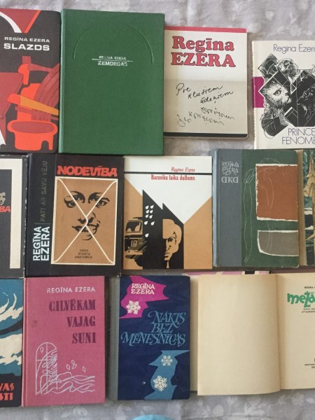 Regīnas Ezeras grāmatu kolekcija 