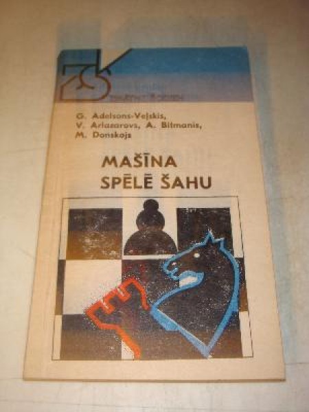 Mašīna spēlē šahu