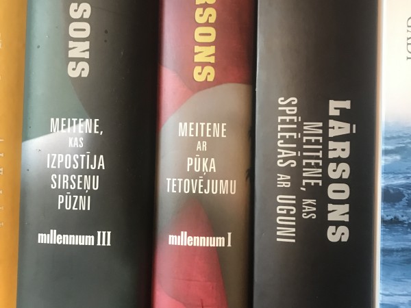 Meitene ar pūķa tetovējumu/Meitene, kas spēlējas ar uguni/Meitene, kas izpostīja siseņu pūzni
