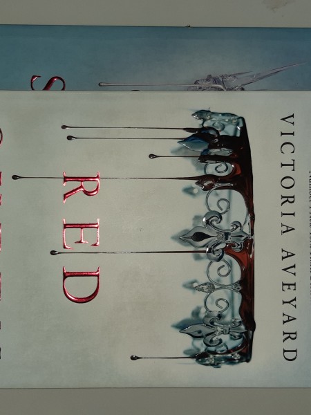 Red queen, Glass sword