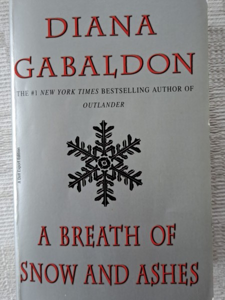 A Breath of Snow and Ashes (Outlander series 6th book)