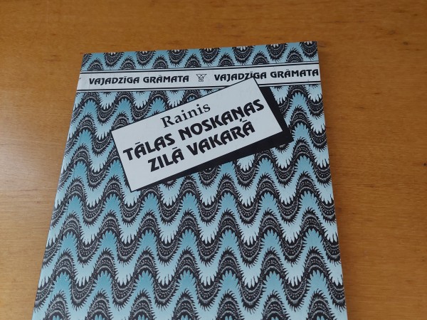 Tālās noskaņas zilā vakarā