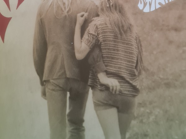 Mati Sarkanā vējā