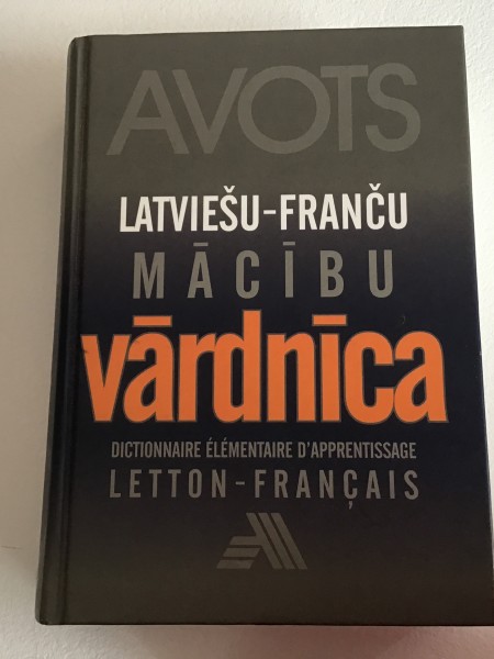 Latviešu-franču vārdnīca.
