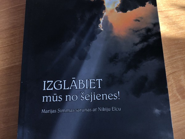 Izglābiet mūs no šejienes!