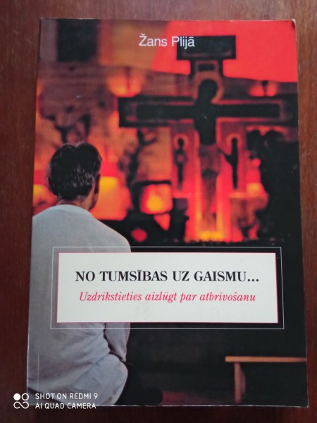 No tumsības uz gaismu...