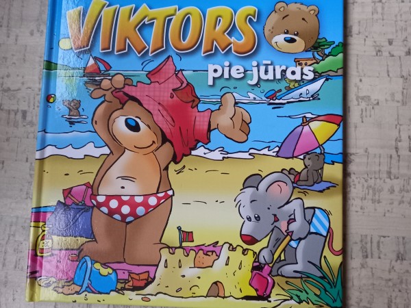 Kādā jaukā dienā Viktors pie jūras
