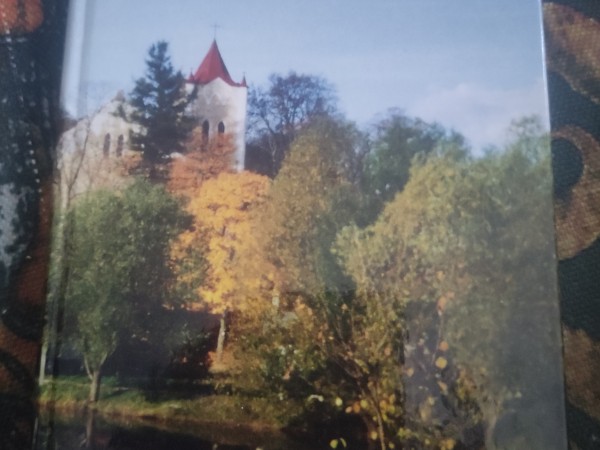 Cel altāri no zemes