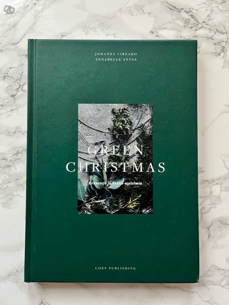 Green Christmas – Wreaths & Floral Arrangements