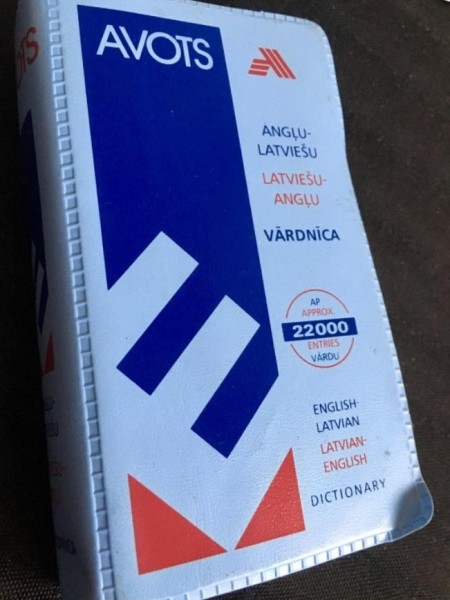 Angļu-Latviešu/Latviešu-Angļu Vārdnīca