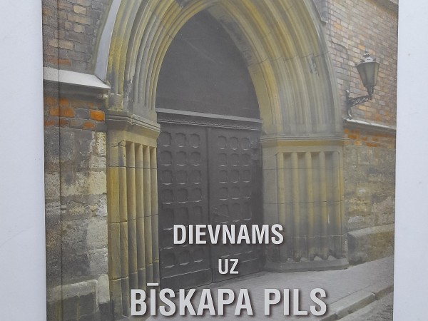Dievnams uz Bīskapa pils mūriem