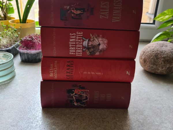 Fortūnas izredzētie,Pirmais vīrs Romā,Zāles vainags,Cēzara sievietes