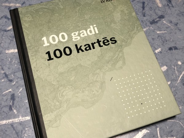 100 gadi 100 kartēs