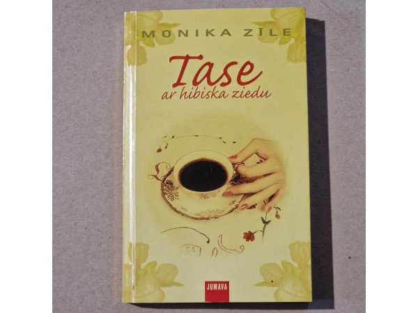 Tase ar hibiska ziedu