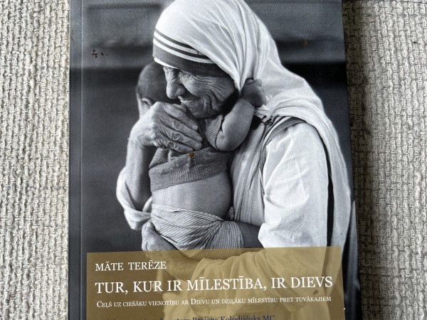 Tur, kur ir mīleatība ir Dievs