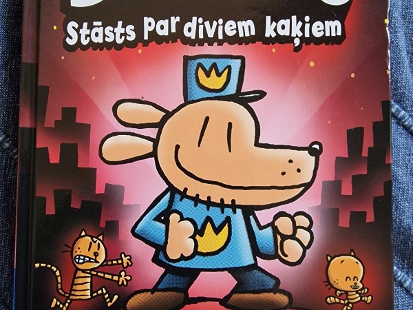 Dogmens. Stāsts par diviem kaķiem.