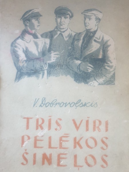 Trīs vīri pelēkos šineļos