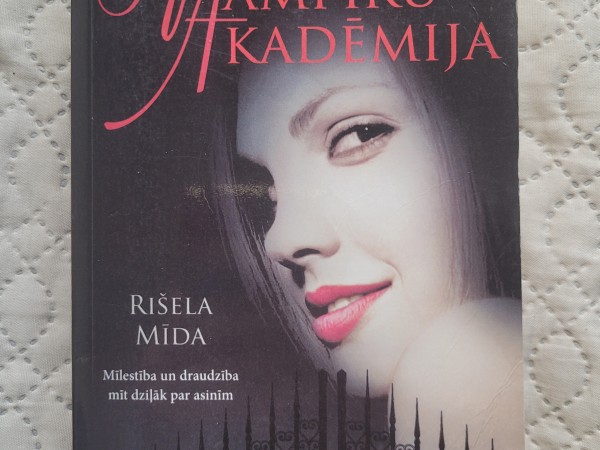 Vampīra akadēmija