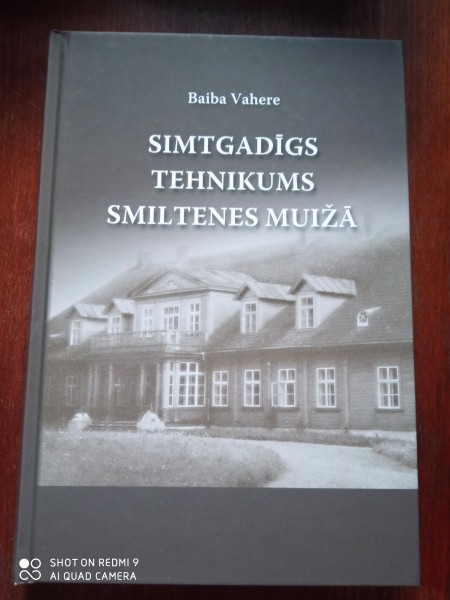 Simtgadīgs tehnikums Smiltenes muižā