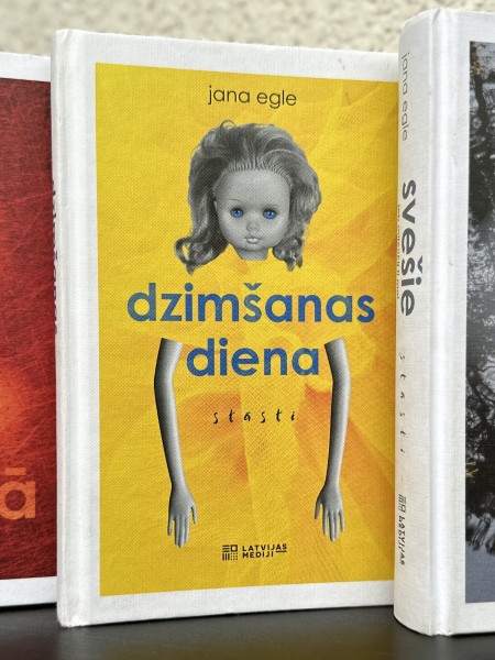 Gaismā. Dzimšanas diena. Svešie