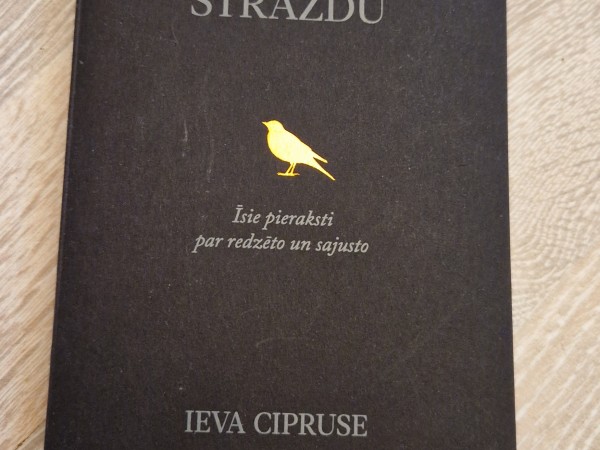 Pilni āboli strazdu