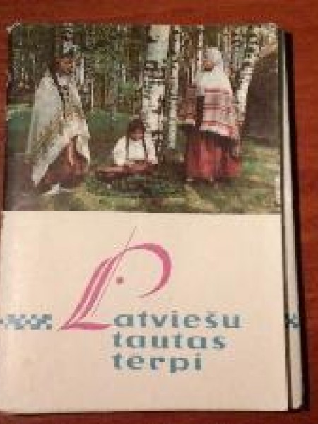 Latviešu tautas tērpi. Atklātņu komplekts