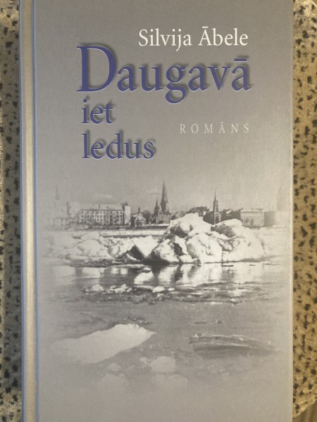 Daugavā iet ledus
